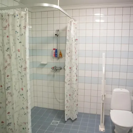 Spacious For Eight In A Good Location 아파트 *