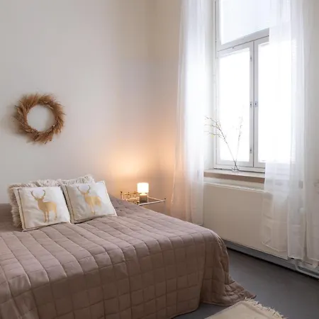 Spacious For Eight In A Good Location アパート